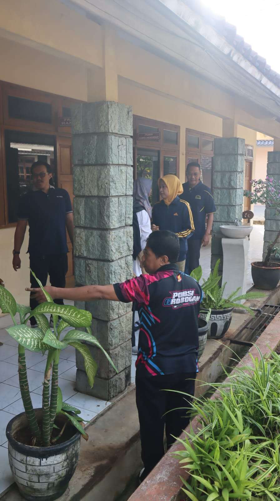Kegiatan Resik-resik Desa Lan Kutha Sekretariat DPRD Kabupaten Grobogan